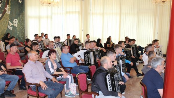 ПРОШЛО 16 НАЈБОЉИХ: Одржана аудиција за фестивал Златне хармонике Краљева ПРОШЛО 16 НАЈБОЉИХ: Одржана аудиција за фестивал Златне хармонике Краљева