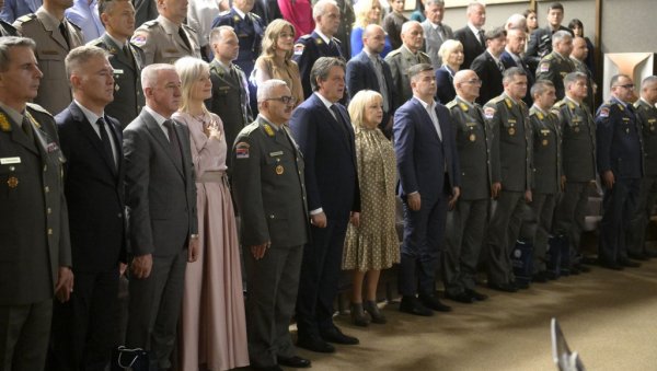 15 ГОДИНА МЕДИЦИНСКОГ ФАКУЛТЕТА ВМА: Присуствовао министар Гашић (ФОТО) 15 ГОДИНА МЕДИЦИНСКОГ ФАКУЛТЕТА ВМА: Присуствовао министар Гашић (ФОТО)