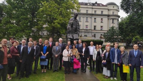 KNJIŽEVNICI I AMBASADORI KOD ĆIRILA I METODIJA: Obeležavanje Dana slovenske pismenosti i kulture (FOTO) KNJIŽEVNICI I AMBASADORI KOD ĆIRILA I METODIJA: Obeležavanje Dana slovenske pismenosti i kulture (FOTO)