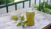 SOK OD KOPRIVE ZA IMUNITET I OSVEŽENJE: Domaći sirup odličnog ukusa SOK OD KOPRIVE ZA IMUNITET I OSVEŽENJE: Domaći sirup odličnog ukusa