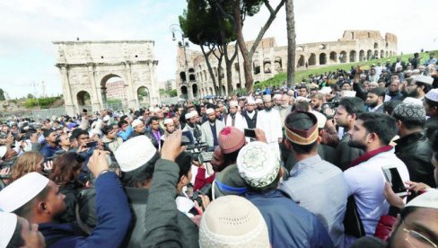 MUSLIMANI OSVAJAJU ITALIJU: Veliki broj građana islamske veroispovesti na Apeninskom poluostrvu preti da će ga zauzeti jer će biti većina