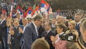 ЗАХВАЛНОСТ ЗА ОДБРАНУ СРБИЈЕ: Чачани устали да поздраве Вучићеву борбу (ВИДЕО) ЗАХВАЛНОСТ ЗА ОДБРАНУ СРБИЈЕ: Чачани устали да поздраве Вучићеву борбу (ВИДЕО)