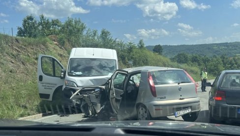 IMA POVREĐENIH: Saobraćajna nesreća na putu Bor - Selište, sudarila se dva vozila IMA POVREĐENIH: Saobraćajna nesreća na putu Bor - Selište, sudarila se dva vozila
