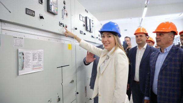 МИНИСТАРКА ЂЕДОВИЋ ПУСТИЛА У РАД НОВОИЗГРАЂЕНУ ТРАФОСТАНИЦУ МРЧАЈЕВЦИ: Квалитетније снабдевање грађана је циљ улагања државе (ФОТО) МИНИСТАРКА ЂЕДОВИЋ ПУСТИЛА У РАД НОВОИЗГРАЂЕНУ ТРАФОСТАНИЦУ МРЧАЈЕВЦИ: Квалитетније снабдевање грађана је циљ улагања државе (ФОТО)