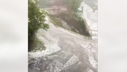 JAKO NEVREME U REGIONU: Grad načinio ogromnu štetu, meštani strahuju od poplava (VIDEO)