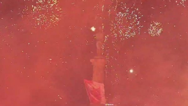 ВЕЛИКИ ВАТРОМЕТ КОД БЕОГРАДСКОГ ПОБЕДНИКА: Кад делије славе Звездину титулу на Калемегдану, то се види из целог града (ВИДЕО) ВЕЛИКИ ВАТРОМЕТ КОД БЕОГРАДСКОГ ПОБЕДНИКА: Кад делије славе Звездину титулу на Калемегдану, то се види из целог града (ВИДЕО)