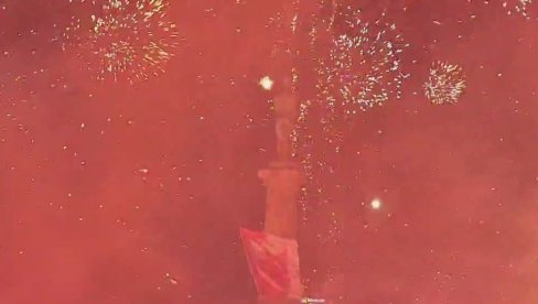 VELIKI VATROMET KOD BEOGRADSKOG POBEDNIKA: Kad delije slave Zvezdinu titulu na Kalemegdanu, to se vidi iz celog grada (VIDEO) VELIKI VATROMET KOD BEOGRADSKOG POBEDNIKA: Kad delije slave Zvezdinu titulu na Kalemegdanu, to se vidi iz celog grada (VIDEO)