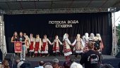 POTEKLA VODA STUDENA: Više od 400 folklorista na smotri u Velikom Izvoru (FOTO) POTEKLA VODA STUDENA: Više od 400 folklorista na smotri u Velikom Izvoru (FOTO)