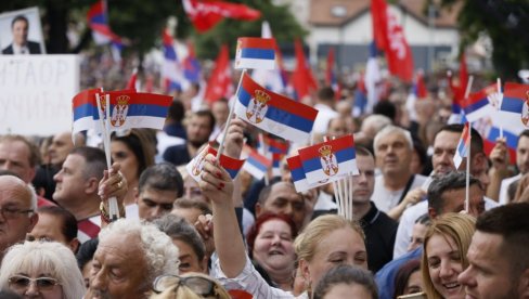 АЦО СРБИНЕ! Огроман аплауз за Вучића у Ваљеву (ВИДЕО)