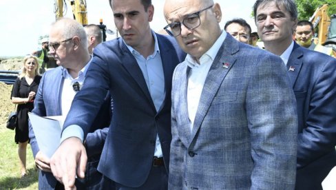 OSMEH VOJVODINE I ČISTA SRBIJA KRENULI IZ SOMBORA: Premijer Miloš Vučević i ministar Goran Vesić obišli projekte u Somboru OSMEH VOJVODINE I ČISTA SRBIJA KRENULI IZ SOMBORA: Premijer Miloš Vučević i ministar Goran Vesić obišli projekte u Somboru