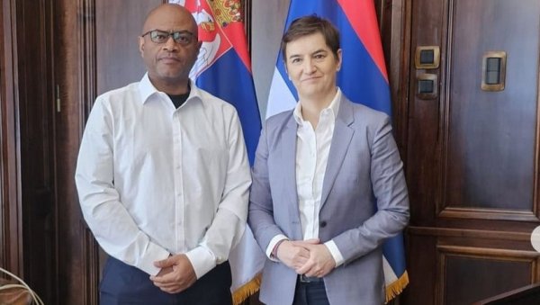 УПРКОС ПРИТИСЦИМА ПОКАЗАЛИ СЕ КАО ПРИЈАТЕЉИ: Брнабић са министром спољних послова Комора (ФОТО) УПРКОС ПРИТИСЦИМА ПОКАЗАЛИ СЕ КАО ПРИЈАТЕЉИ: Брнабић са министром спољних послова Комора (ФОТО)