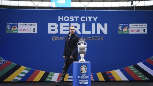 SKANDAL NA EURO 2024! Reprezentativci izbacili selektora iz svlačionice SKANDAL NA EURO 2024! Reprezentativci izbacili selektora iz svlačionice