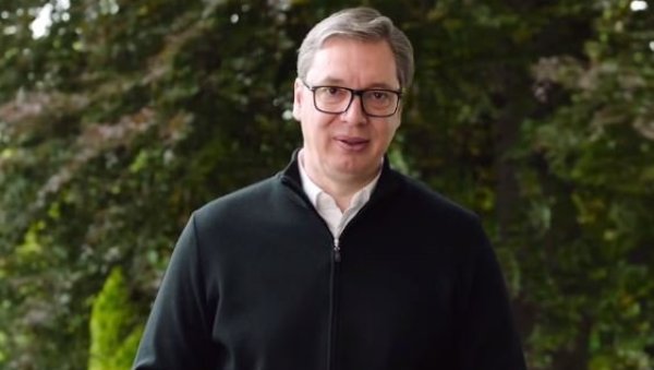 КАД БИ СТАЛЕ ЖЕНЕ, СВЕ БИ СТАЛО: Председник Вучић послао снажну поруку дамама (ВИДЕО) КАД БИ СТАЛЕ ЖЕНЕ, СВЕ БИ СТАЛО: Председник Вучић послао снажну поруку дамама (ВИДЕО)