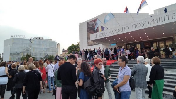 ЦЕО СВЕТ МОЖЕ ДА СТАНЕ У ЈЕДНУ ПРЕДСТАВУ: Беседом Горана Шушљика отворено 69. Стеријино позорје у Новом Саду (ФОТО) ЦЕО СВЕТ МОЖЕ ДА СТАНЕ У ЈЕДНУ ПРЕДСТАВУ: Беседом Горана Шушљика отворено 69. Стеријино позорје у Новом Саду (ФОТО)