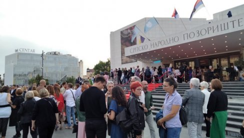 CEO SVET MOŽE DA STANE U JEDNU PREDSTAVU: Besedom Gorana Šušljika otvoreno 69. Sterijino pozorje u Novom Sadu (FOTO) CEO SVET MOŽE DA STANE U JEDNU PREDSTAVU: Besedom Gorana Šušljika otvoreno 69. Sterijino pozorje u Novom Sadu (FOTO)
