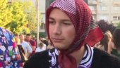 MOMAK NA MATURU DOŠAO OBUČEN KAO BAKA: Sa njim došli i unuci - Ja sam ih othranila! (VIDEO)