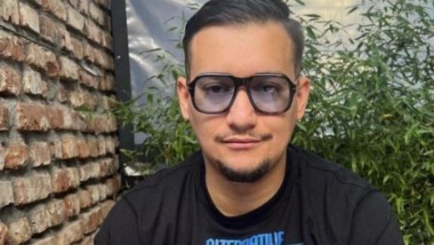 PRVI SNIMAK S MESTA UBISTVA POZNATOG PEVAČA: Svađa prerasla u fizički obračun, a onda su se začuli pucnji (VIDEO) PRVI SNIMAK S MESTA UBISTVA POZNATOG PEVAČA: Svađa prerasla u fizički obračun, a onda su se začuli pucnji (VIDEO)