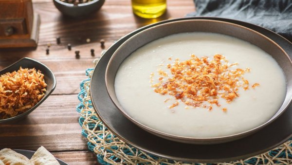 ИРАНСКА ЧОРБА ОД ТРИ ВРСТЕ БРАШНА И ЈОГУРТА: Комбинација укуса којој нећете моћи да одолите ИРАНСКА ЧОРБА ОД ТРИ ВРСТЕ БРАШНА И ЈОГУРТА: Комбинација укуса којој нећете моћи да одолите