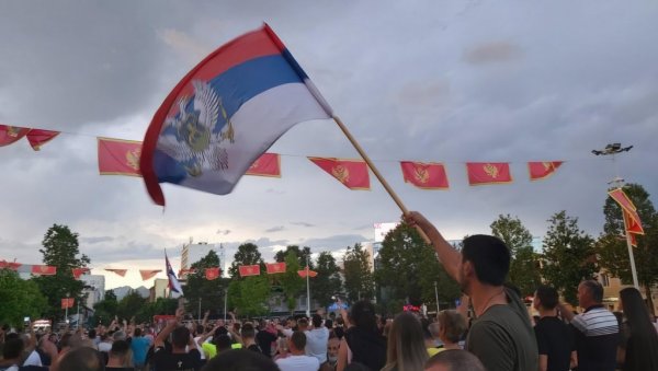 СРБИ НА ПЕНИ ОД МОРА: На изборима у Будви ДФ на два фронта освојио 18 мандата, потпуни крах ПЕС СРБИ НА ПЕНИ ОД МОРА: На изборима у Будви ДФ на два фронта освојио 18 мандата, потпуни крах ПЕС