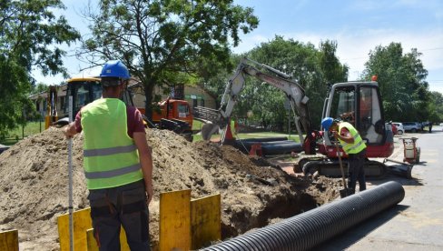 ZAŠTITA I OD KIŠNICE: Kikinđani uz pomoć pokrajine počeli rešavanje velikog komunalnog problema (FOTO)