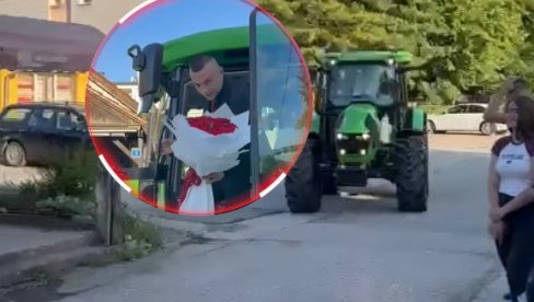 ODUŠEVIO REGION: Vidite kako je mladić došao na maturu (VIDEO) ODUŠEVIO REGION: Vidite kako je mladić došao na maturu (VIDEO)