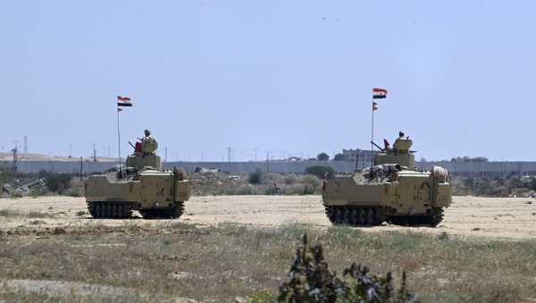 ПАНИКА У ИЗРАЕЛУ ЗОВУ АМЕРИКАНЦЕ У ПОМОЋ Џерузалем пост: Нагомилавање војске Египта на Синају угрожава мир ПАНИКА У ИЗРАЕЛУ ЗОВУ АМЕРИКАНЦЕ У ПОМОЋ Џерузалем пост: Нагомилавање војске Египта на Синају угрожава мир
