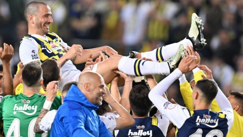 ITALIJAN NAPUSTIO FENERBAHČE: Bonući ide u penziju ITALIJAN NAPUSTIO FENERBAHČE: Bonući ide u penziju