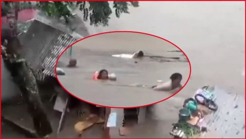 APOKALIPTIČNE POSLEDICE OLUJE: Žrtve se broje, ulice pretvorene u reke, vetar nosi sve pred sobom... (VIDEO) APOKALIPTIČNE POSLEDICE OLUJE: Žrtve se broje, ulice pretvorene u reke, vetar nosi sve pred sobom... (VIDEO)