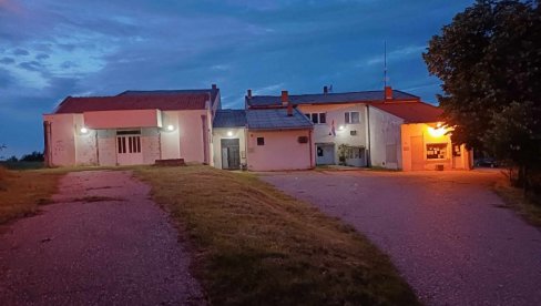 POSTAVLJENA NOVA RASVETA U GUBERENCU: Donirana i kosilica za fudbalski teren POSTAVLJENA NOVA RASVETA U GUBERENCU: Donirana i kosilica za fudbalski teren