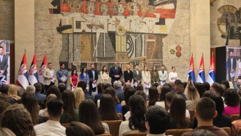 SADA MOŽEMO DA OSTANEMO U SVOJOJ ZEMLJI: Mladi medicinari zadovoljni dobijenim poslom (FOTO/VIDEO) SADA MOŽEMO DA OSTANEMO U SVOJOJ ZEMLJI: Mladi medicinari zadovoljni dobijenim poslom (FOTO/VIDEO)