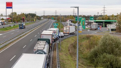 UKINULI ŠENGEN, KOLAPS NA GRANICI: Političke igre između Hrvatske i Slovenije dovele do okupacija međa kolonama vozila (FOTO)