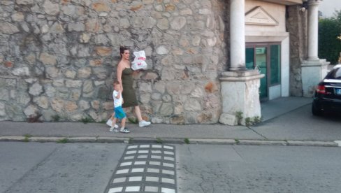 BOGDANA RAŽNATOVIĆ POSLE TRI POROĐAJA IZGLEDA NEVEROVATNO: Veljkova žena napustila Cecinu vilu, sa malim Željkom i bebom otišla u Titel
