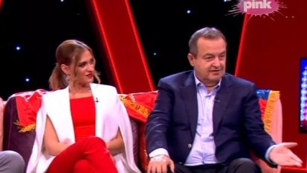 ДА МОРА ДА БИРА ИЗМЕЂУ ДАЧИЋА И МАЛОГ? Милица Заветница открила коме би бацила појас за спасавање ДА МОРА ДА БИРА ИЗМЕЂУ ДАЧИЋА И МАЛОГ? Милица Заветница открила коме би бацила појас за спасавање