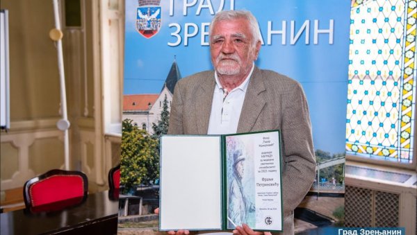 ТОДОР МАНОЈЛОВИЋ УРУЧЕН ФРАЊИ ПЕТРИНОВИЋУ: Књижевнику из новог Сада у Зрењанину додељена награда ТОДОР МАНОЈЛОВИЋ УРУЧЕН ФРАЊИ ПЕТРИНОВИЋУ: Књижевнику из новог Сада у Зрењанину додељена награда