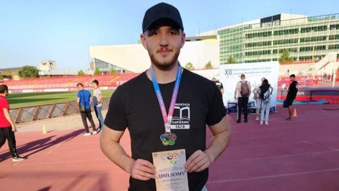 UČENIČKE OLIMPIJSKE IGRE: Paraćinac vicešampion u bacanju kugle UČENIČKE OLIMPIJSKE IGRE: Paraćinac vicešampion u bacanju kugle