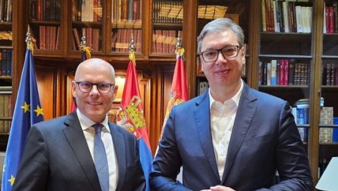 O EKONOMSKOJ SARADNJI SRBIJE I NEMAČKE: Predsednik Vučić se sastao sa poslanikom Bundestaga Peterom Bajerom (FOTO)