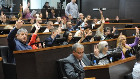 POSLE PETODNEVNOG ZASEDANJA SO KRALJEVO: Usvojena odluka o izdavanju objekata Apotekarske ustanove u Kraljevu POSLE PETODNEVNOG ZASEDANJA SO KRALJEVO: Usvojena odluka o izdavanju objekata Apotekarske ustanove u Kraljevu