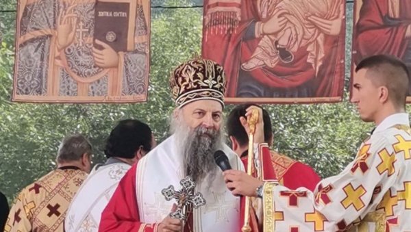 СЕЋАЊЕ НА 20.000 НЕВИНИХ СРПСКИХ ЖРТАВА: Патријарх Порфирије у Сурдулици поводом 100 година освећења спомен-костурнице (ФОТО) СЕЋАЊЕ НА 20.000 НЕВИНИХ СРПСКИХ ЖРТАВА: Патријарх Порфирије у Сурдулици поводом 100 година освећења спомен-костурнице (ФОТО)
