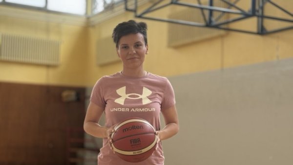 НОВИНАРКА КОЈА ЈЕ ПОСТАЛА НАСЛОВ: Спортско чудо у Србији - окупила отписане кошаркашице и сви сад причају шта је са њима урадила НОВИНАРКА КОЈА ЈЕ ПОСТАЛА НАСЛОВ: Спортско чудо у Србији - окупила отписане кошаркашице и сви сад причају шта је са њима урадила