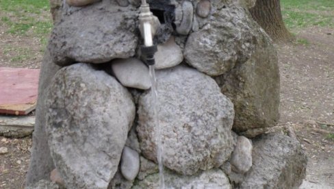KRAGUJEVČANI, OBRATITE PAŽNJU: Neispravna voda sa šest javnih česama KRAGUJEVČANI, OBRATITE PAŽNJU: Neispravna voda sa šest javnih česama
