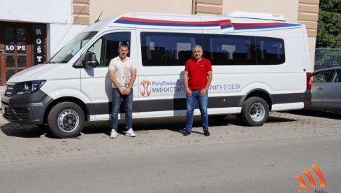 KROZ PROGRAM MINISTARSTVA ZA BRIGU O SELU: Minibus za opštinu Sečanj KROZ PROGRAM MINISTARSTVA ZA BRIGU O SELU: Minibus za opštinu Sečanj