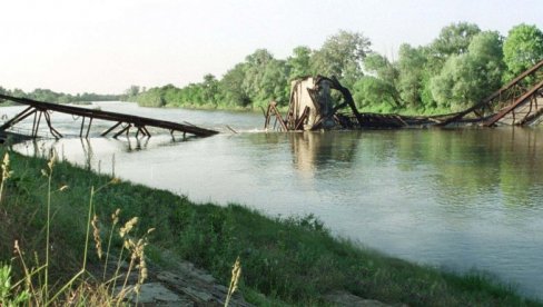 PRE 25 GODINA NATO AGRESORI POČINILI JEZIV RATNI ZLOČIN: U Varvarinu za tren ubili 10 civila PRE 25 GODINA NATO AGRESORI POČINILI JEZIV RATNI ZLOČIN: U Varvarinu za tren ubili 10 civila
