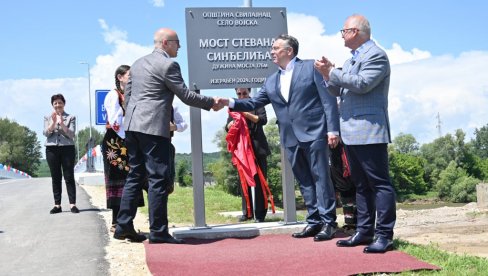 SINĐELIĆ PREGAZIO VELIKU MORAVU: Izgrađen novi most posle sto godina u selu Vojska kod Svilajnca (FOTO) SINĐELIĆ PREGAZIO VELIKU MORAVU: Izgrađen novi most posle sto godina u selu Vojska kod Svilajnca (FOTO)