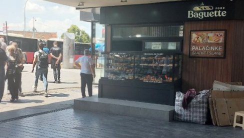 BESKUĆNIH NASRNUO NA PROLAZNICU: Napao ženu na Zelenom vencu, ranije lomio tezge u prolazu BESKUĆNIH NASRNUO NA PROLAZNICU: Napao ženu na Zelenom vencu, ranije lomio tezge u prolazu