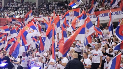 ČAIR U TROBOJKAMA: Puna hala Nišlija pred početak mitinga (VIDEO) ČAIR U TROBOJKAMA: Puna hala Nišlija pred početak mitinga (VIDEO)