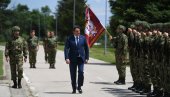 TRADICIJA ISPUNJENA HEROJSTVOM: Ministar Gašić obišao 63. padobransku brigadu TRADICIJA ISPUNJENA HEROJSTVOM: Ministar Gašić obišao 63. padobransku brigadu