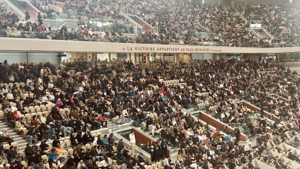 АЛКОХОЛ ПРОТЕРАН С ТРИБИНА РОЛАН ГАРОСА: После инцидента према Гофену, убудуће навијају само трезвењаци АЛКОХОЛ ПРОТЕРАН С ТРИБИНА РОЛАН ГАРОСА: После инцидента према Гофену, убудуће навијају само трезвењаци