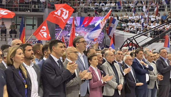 ГОРЕО ЧАИР - ОГРОМАН АПЛАУЗ И ВАТРОМЕТ: Погледајте дочек председника Вучића на митинг у Нишу (ВИДЕО) ГОРЕО ЧАИР - ОГРОМАН АПЛАУЗ И ВАТРОМЕТ: Погледајте дочек председника Вучића на митинг у Нишу (ВИДЕО)