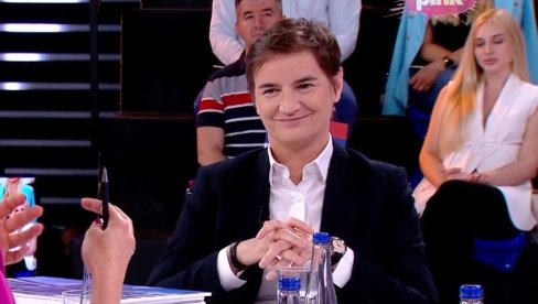 ЗВАО МЕ У ТРИ УЈУТРУ ИЗ ЊУЈОРКА Брнабићева о председнику - Вучић живи за то, да не постоји неко такав не бисмо имали ни пола од овога... ЗВАО МЕ У ТРИ УЈУТРУ ИЗ ЊУЈОРКА Брнабићева о председнику - Вучић живи за то, да не постоји неко такав не бисмо имали ни пола од овога...