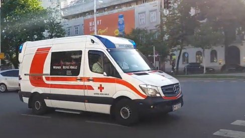 ЉУДИ ЗАТРПАНИ У РУШЕВИНАМА: Хаос на градилишту, екипе на терену (ФОТО)